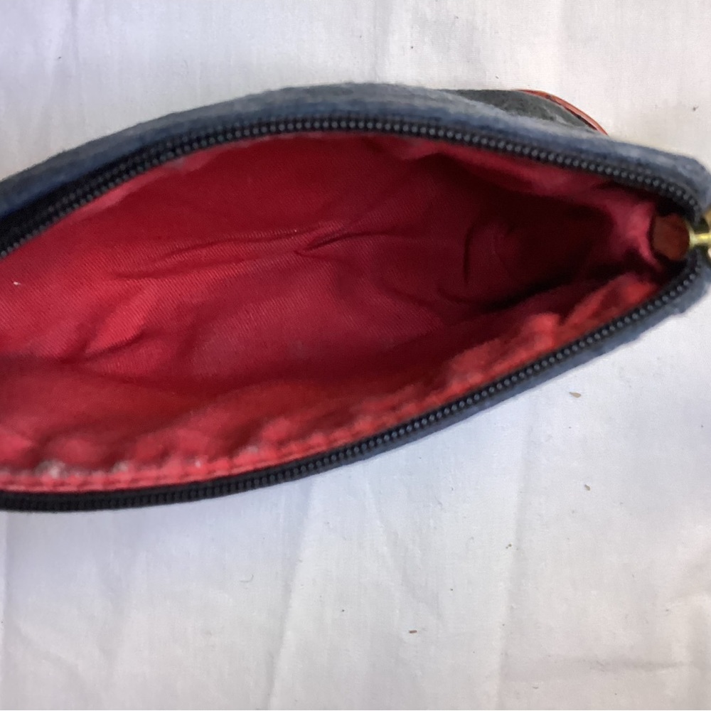Well loved D& B  make up bag needs some TLC but still could have some life - Picture 3 of 7